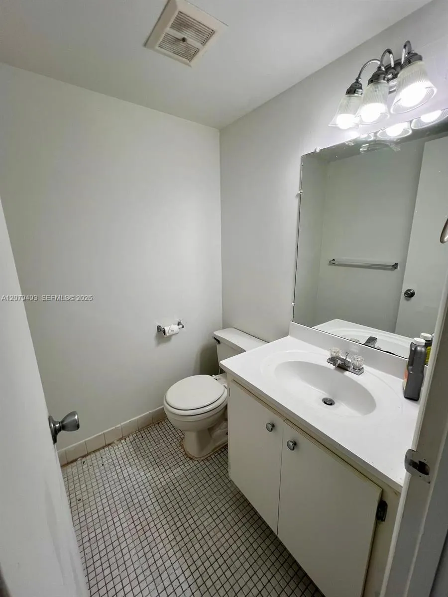 700 NW 214th St #411 Miami Gardens, FL 33169