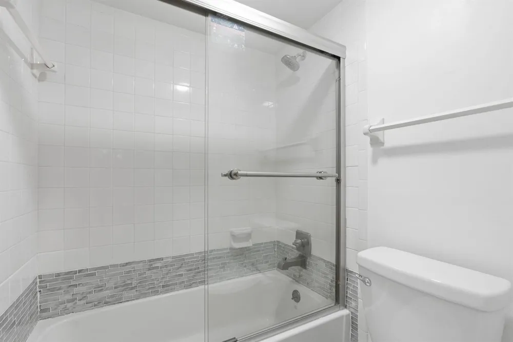 9325 Lagoon Place #405 Davie, FL 33324