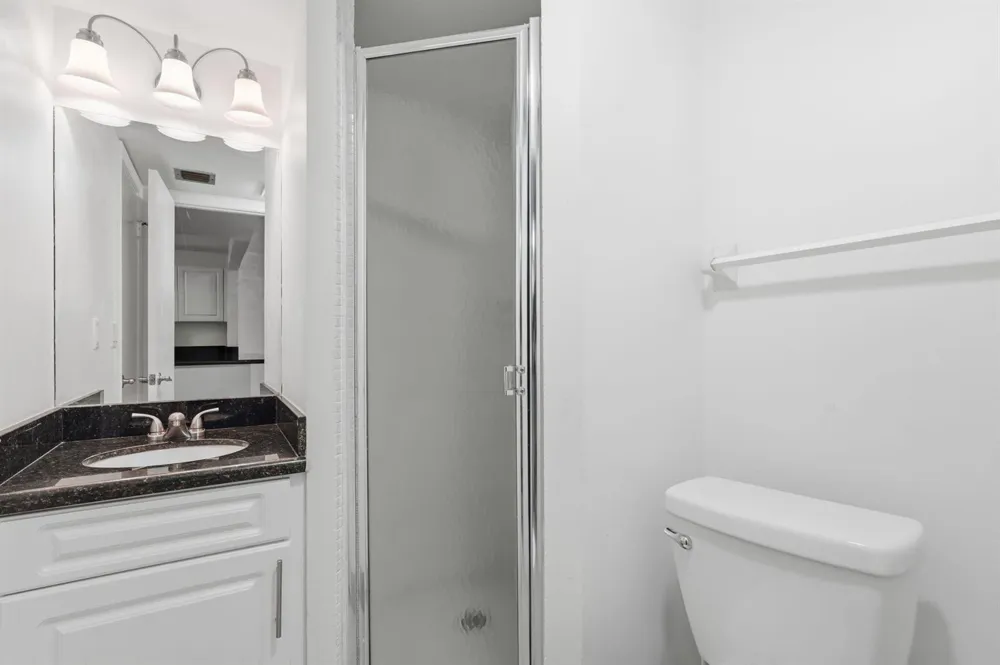 9325 Lagoon Place #405 Davie, FL 33324