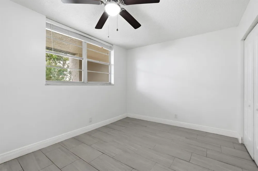 9325 Lagoon Place #405 Davie, FL 33324