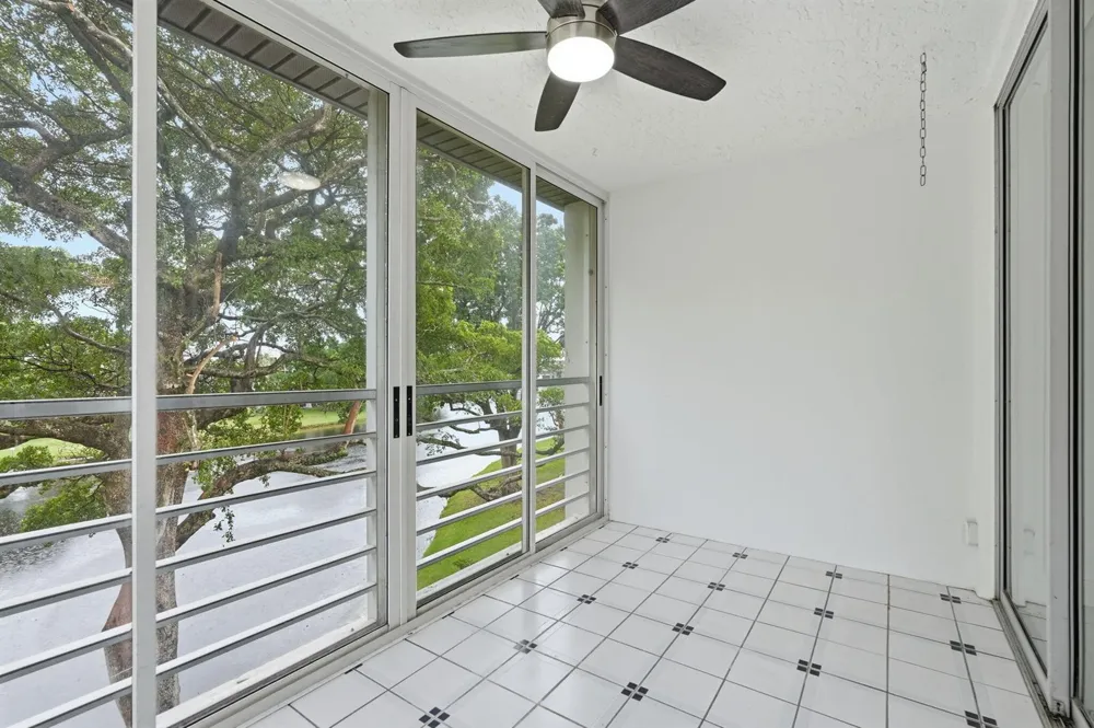 9325 Lagoon Place #405 Davie, FL 33324
