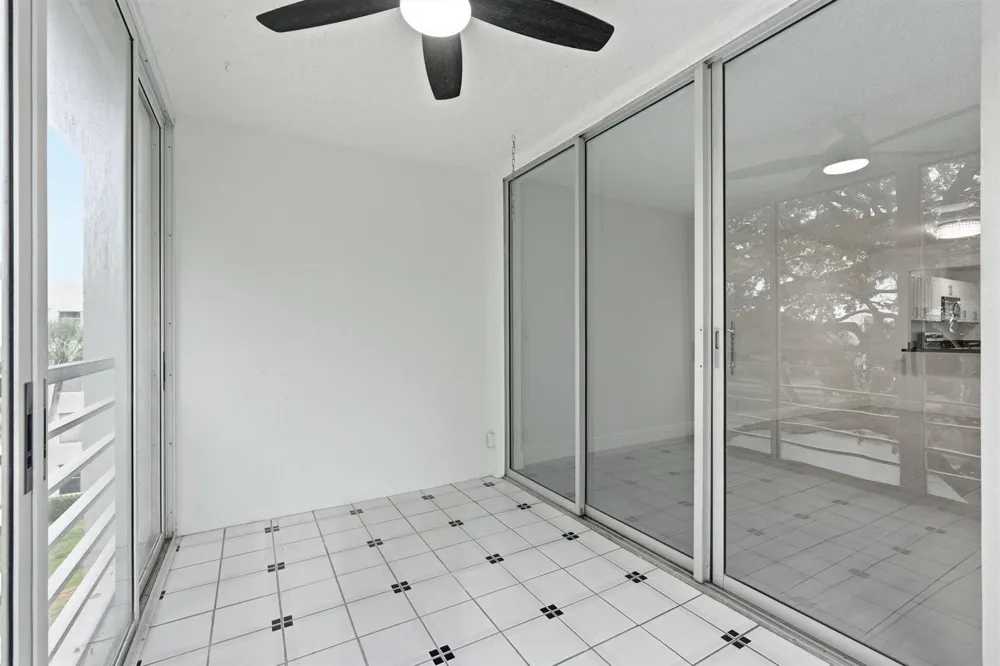 9325 Lagoon Place #405 Davie, FL 33324