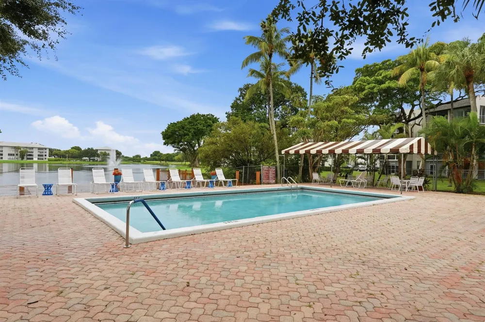 9325 Lagoon Place #405 Davie, FL 33324