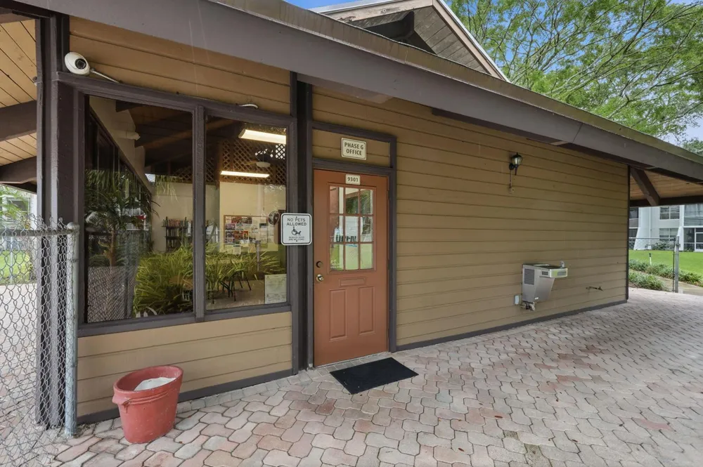 9325 Lagoon Place #405 Davie, FL 33324