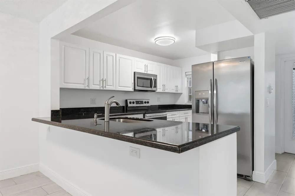 9325 Lagoon Place #405 Davie, FL 33324