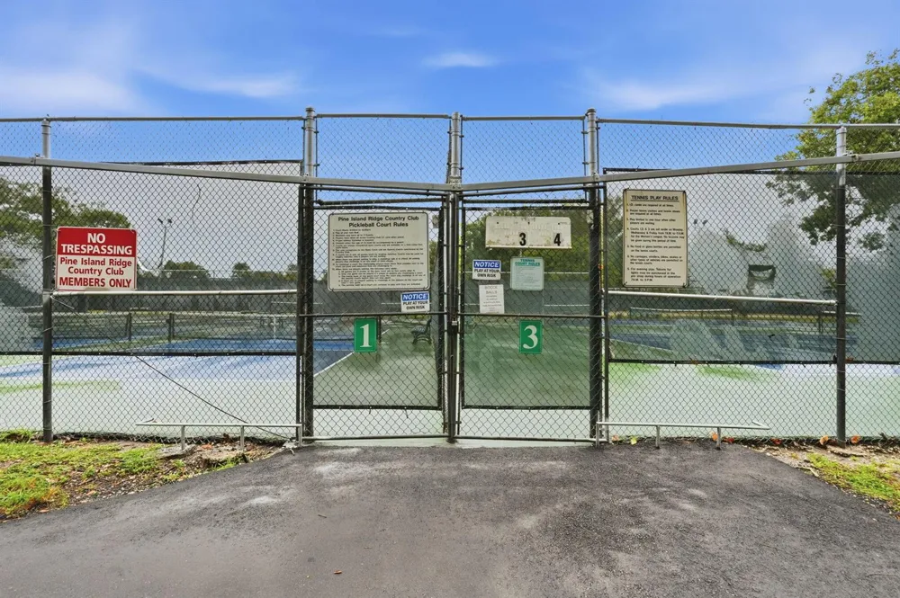 9325 Lagoon Place #405 Davie, FL 33324