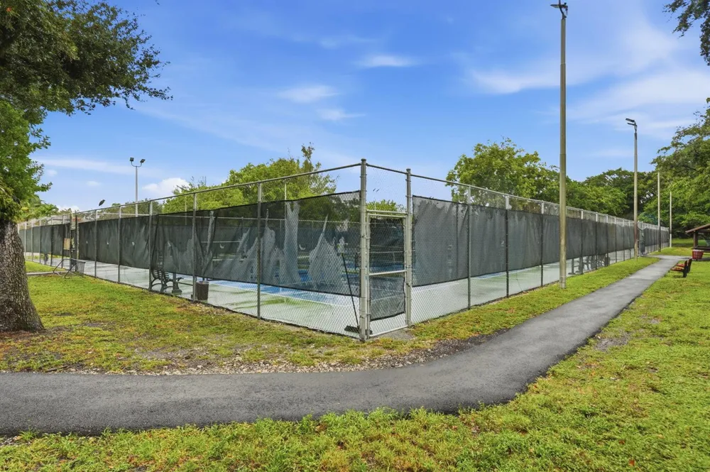 9325 Lagoon Place #405 Davie, FL 33324
