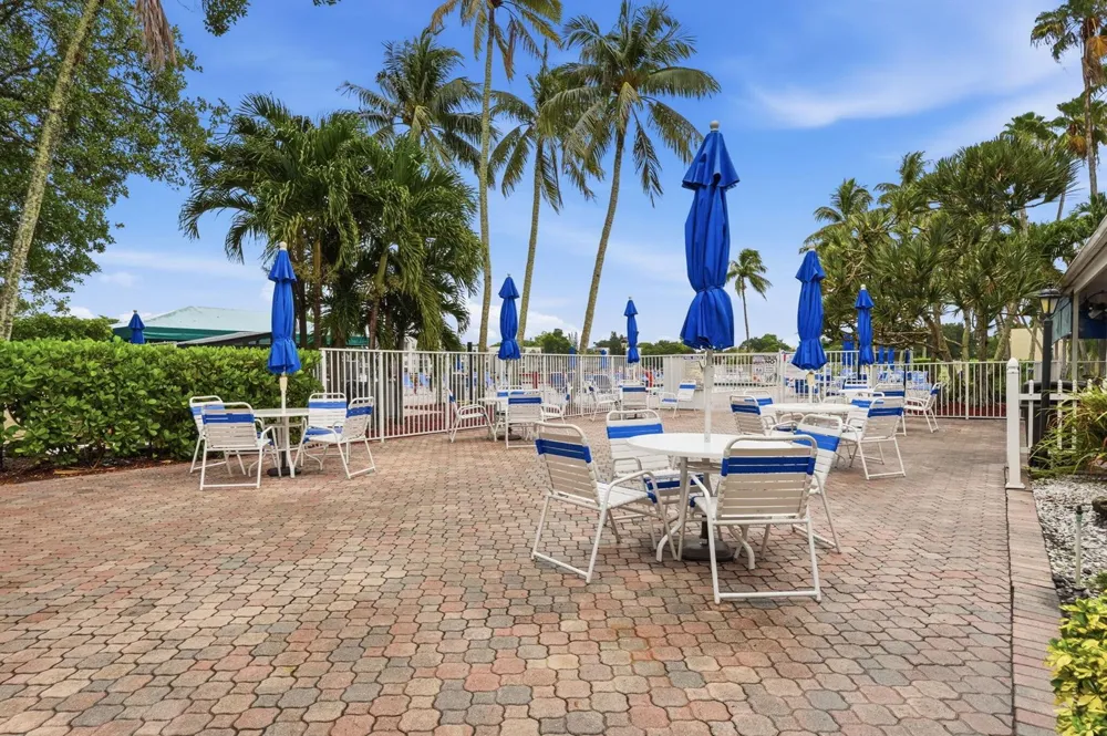 9325 Lagoon Place #405 Davie, FL 33324