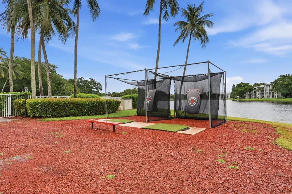 9325 Lagoon Place #405 Davie, FL 33324