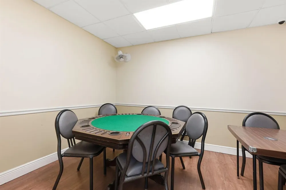 9325 Lagoon Place #405 Davie, FL 33324