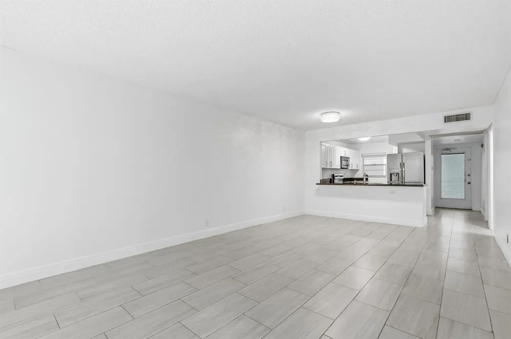 9325 Lagoon Place #405 Davie, FL 33324