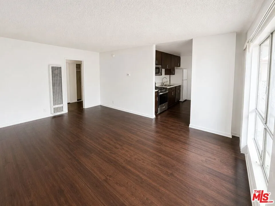 1208 W Adams Boulevard #14 Los Angeles, CA 90007