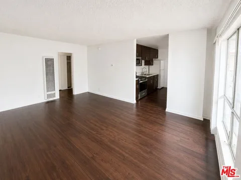 1208 W Adams Boulevard #14