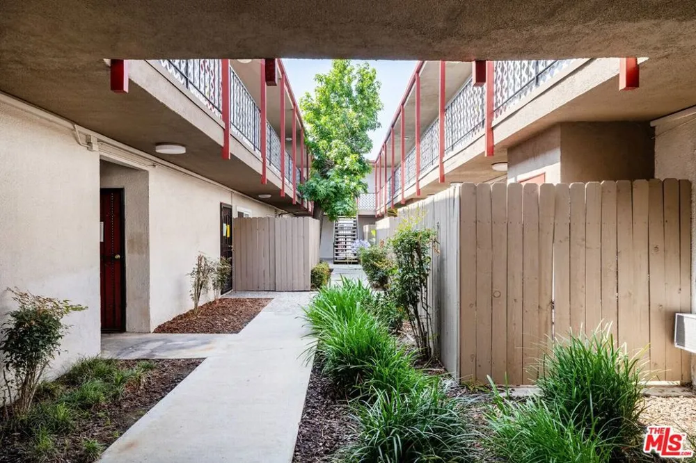 1208 W Adams Boulevard #14 Los Angeles, CA 90007