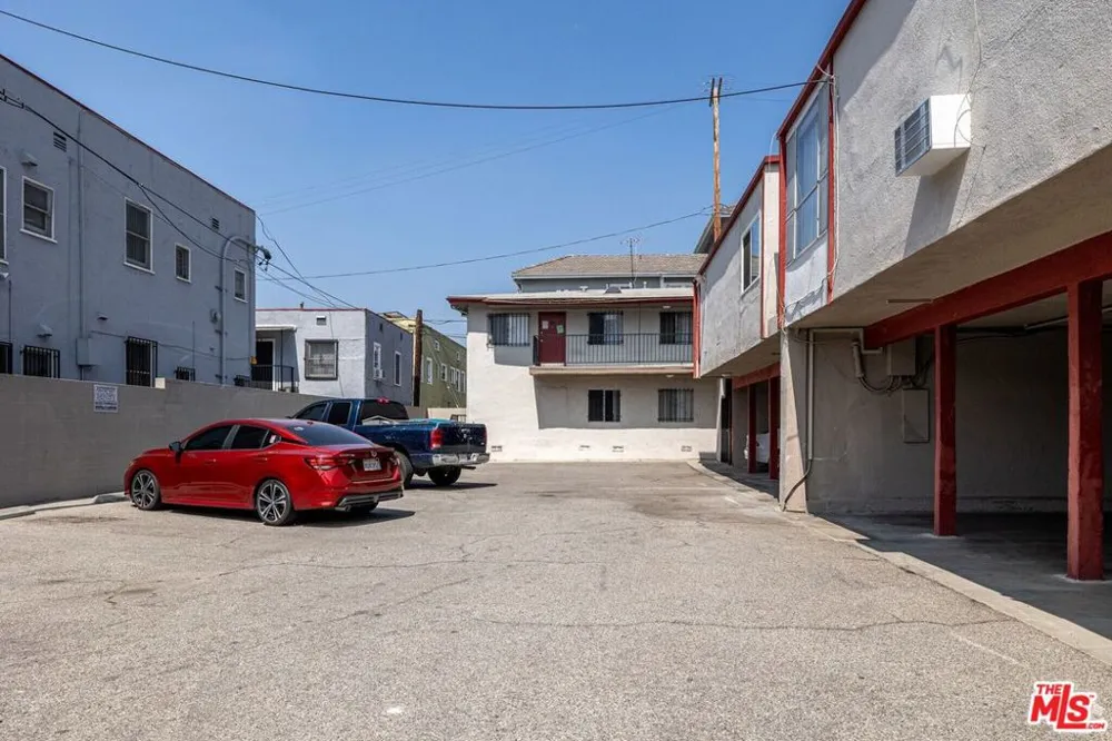 1208 W Adams Boulevard #14 Los Angeles, CA 90007