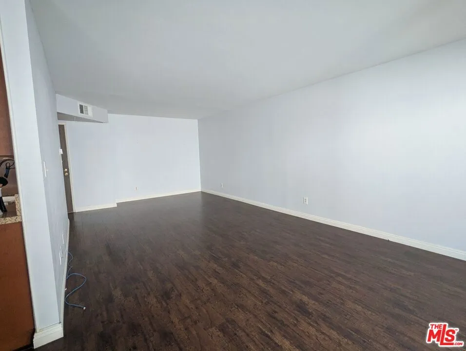 5412 Lindley Avenue #218 Encino, CA 91316