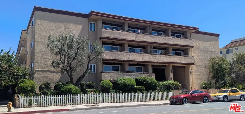 5412 Lindley Avenue #218 Encino, CA 91316