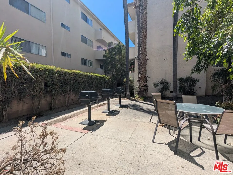 5412 Lindley Avenue #218 Encino, CA 91316