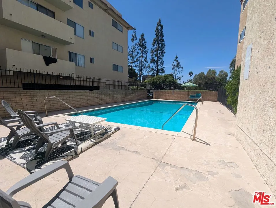5412 Lindley Avenue #218 Encino, CA 91316