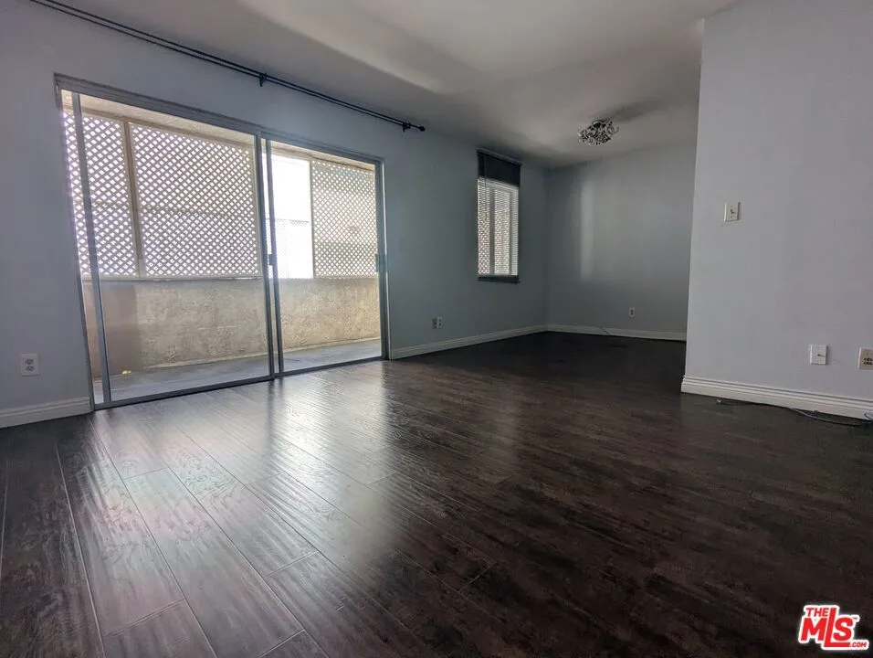 5412 Lindley Avenue #218 Encino, CA 91316