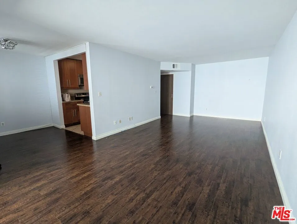 5412 Lindley Avenue #218 Encino, CA 91316