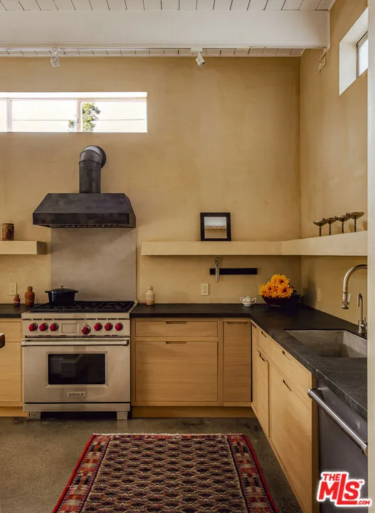 714 6th Avenue Venice, CA 90291