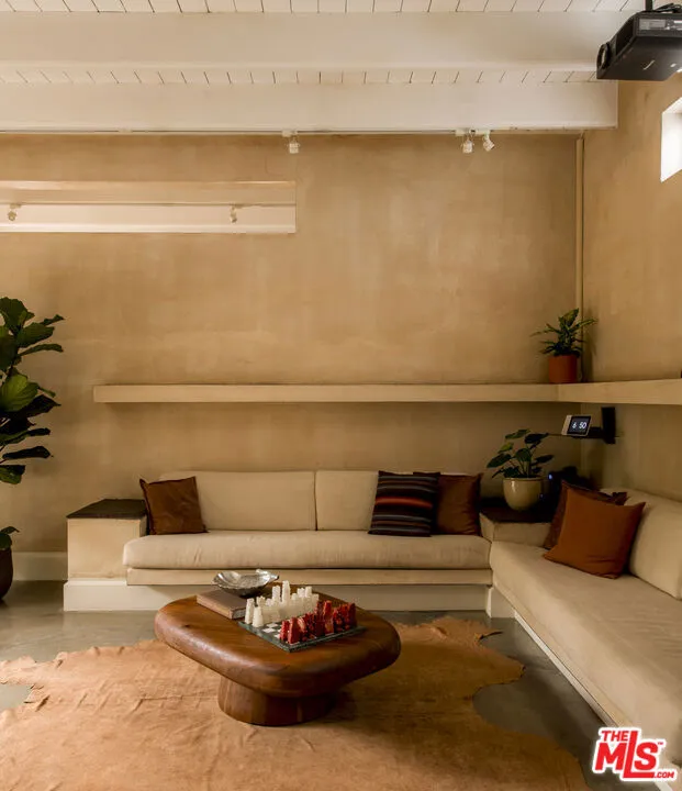 714 6th Avenue Venice, CA 90291