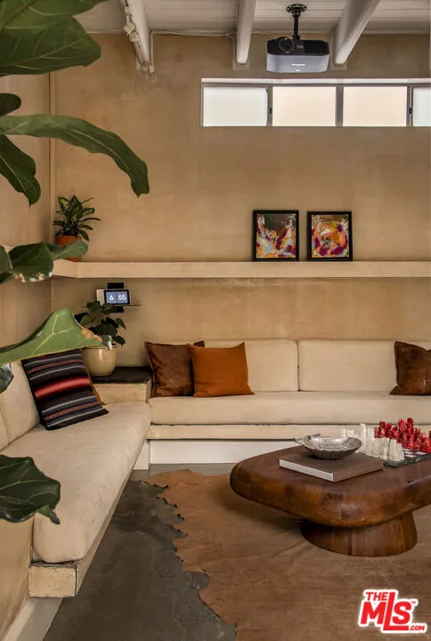 714 6th Avenue Venice, CA 90291
