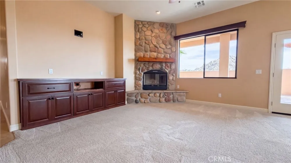 5935 Buena Suerte Yucca Valley, CA 92284