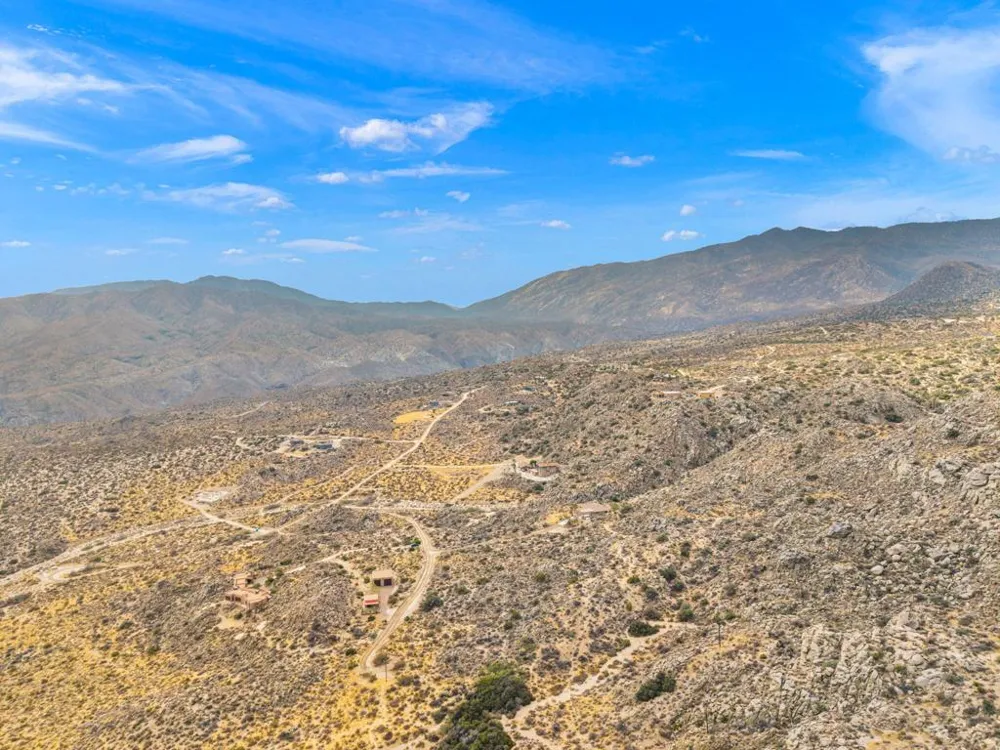 Avenida Los Feliz Mountain Center, CA 92561