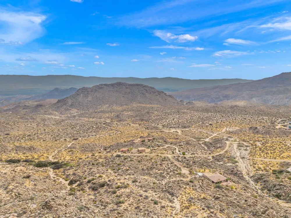 Avenida Los Feliz Mountain Center, CA 92561