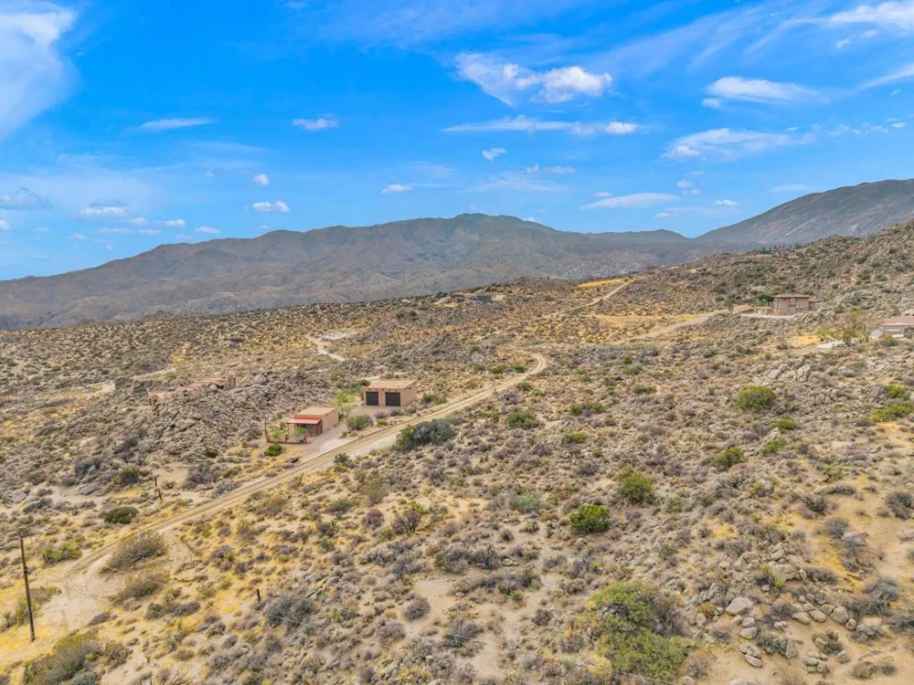 Avenida Los Feliz Mountain Center, CA 92561