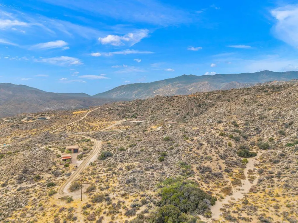 Avenida Los Feliz Mountain Center, CA 92561