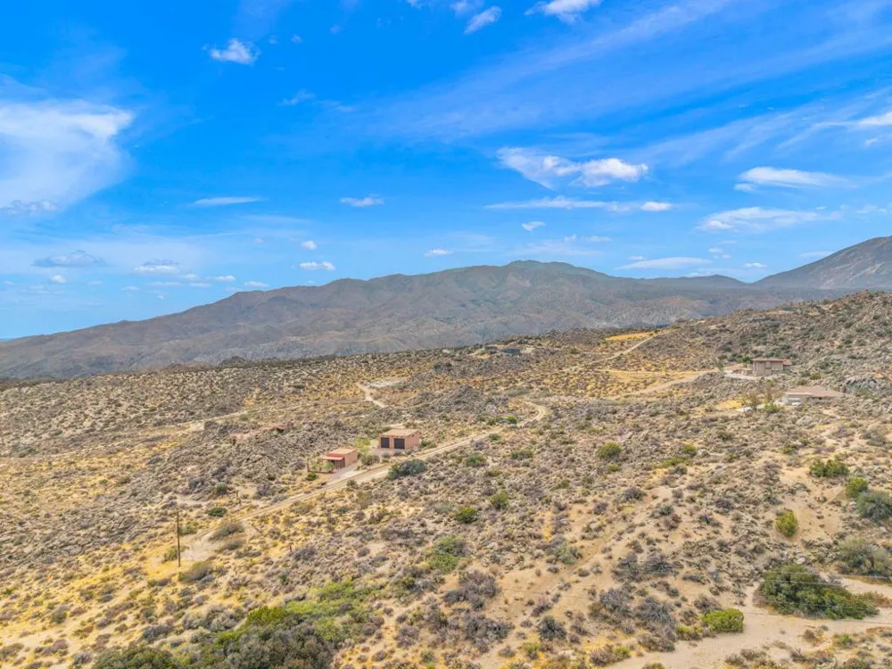 Avenida Los Feliz Mountain Center, CA 92561