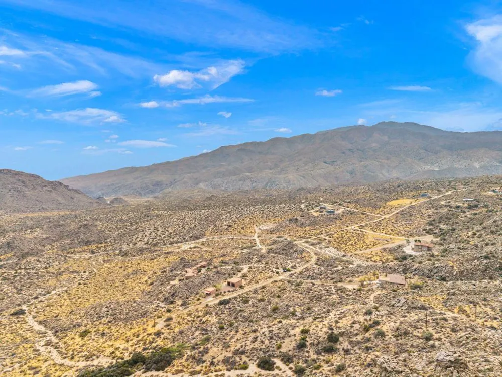 Avenida Los Feliz Mountain Center, CA 92561