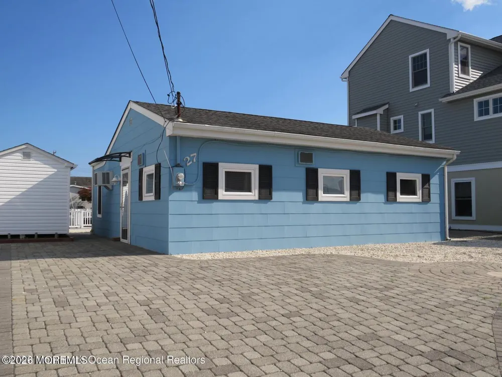 27 Gregg Drive Manahawkin, NJ 08050