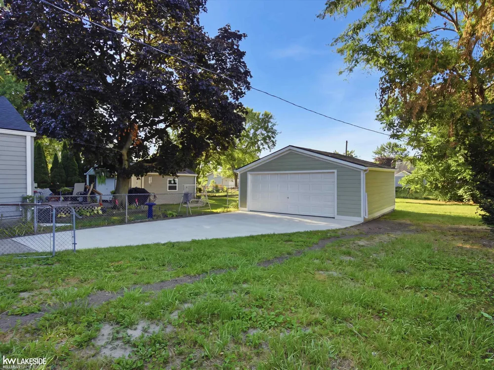 17800 WEXFORD STREET Roseville City, MI 48066