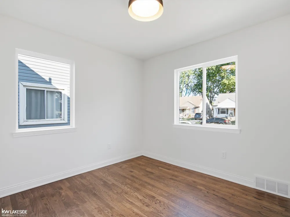 17800 WEXFORD STREET Roseville City, MI 48066