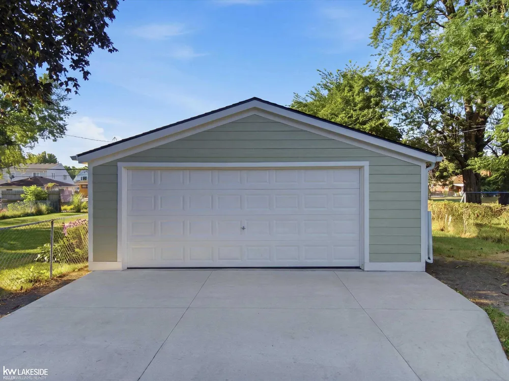 17800 WEXFORD STREET Roseville City, MI 48066