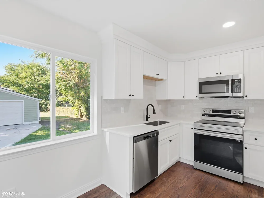17800 WEXFORD STREET Roseville City, MI 48066