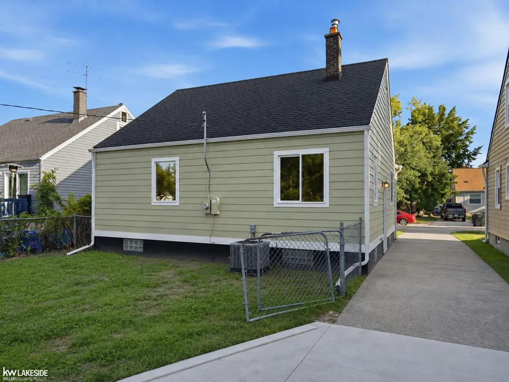 17800 WEXFORD STREET Roseville City, MI 48066