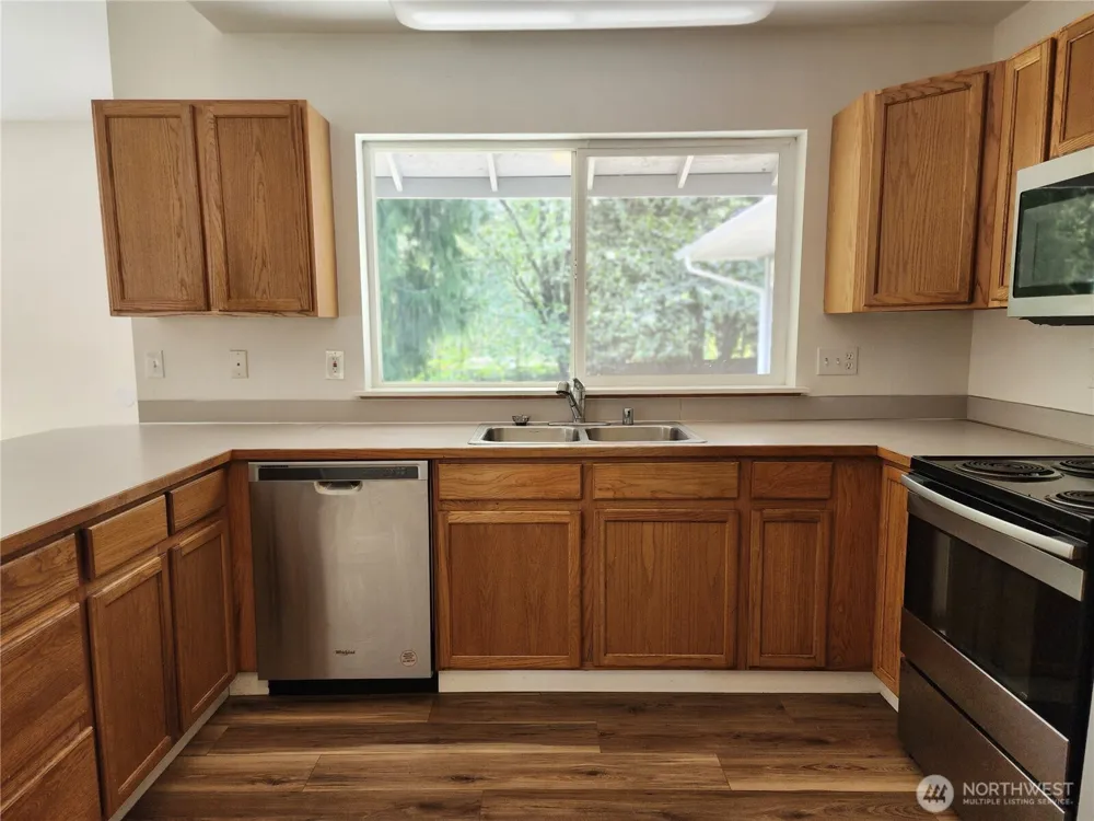 181 E Oakdale Street Allyn, WA 98524