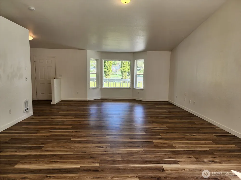 181 E Oakdale Street Allyn, WA 98524