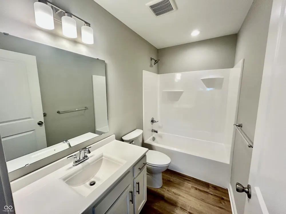 924 Oakland Avenue Indianapolis, IN 46201