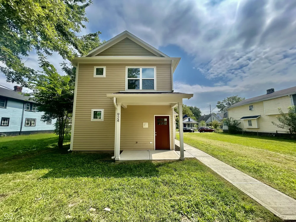 924 Oakland Avenue Indianapolis, IN 46201