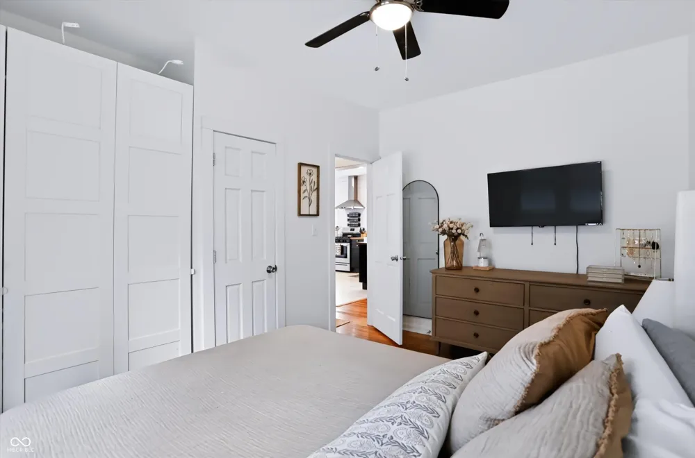 811 Wallace Avenue Indianapolis, IN 46201
