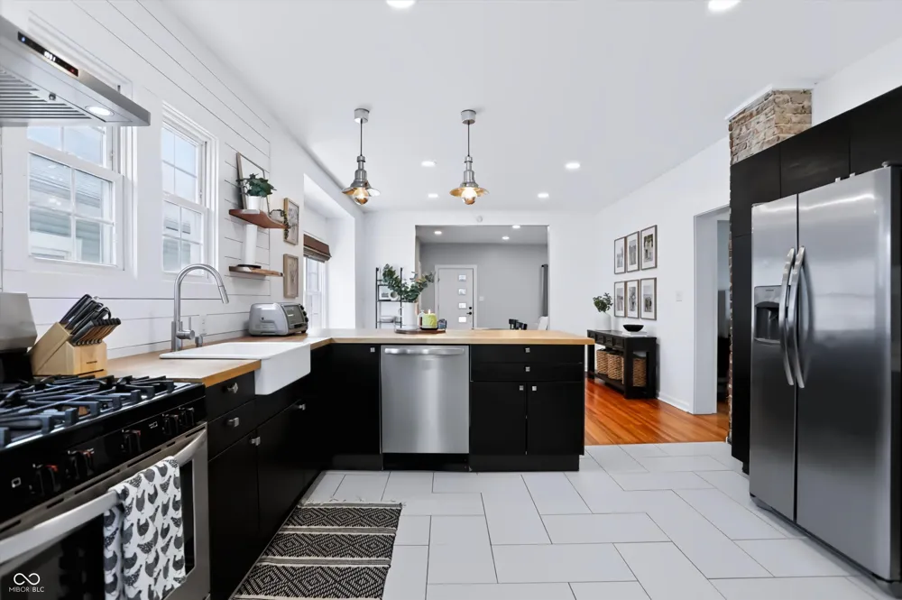 811 Wallace Avenue Indianapolis, IN 46201