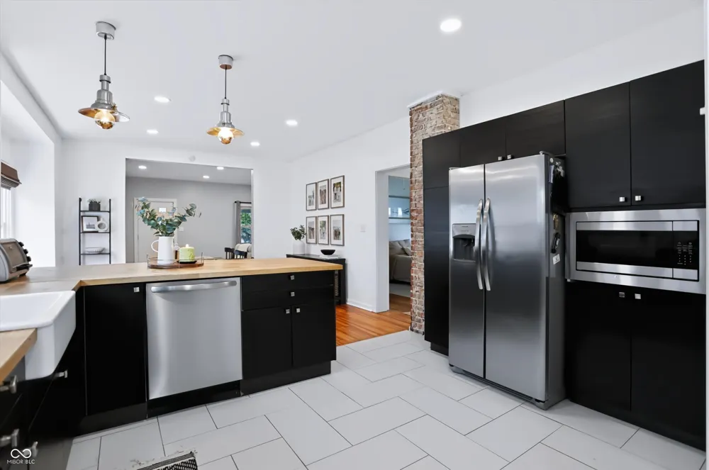 811 Wallace Avenue Indianapolis, IN 46201