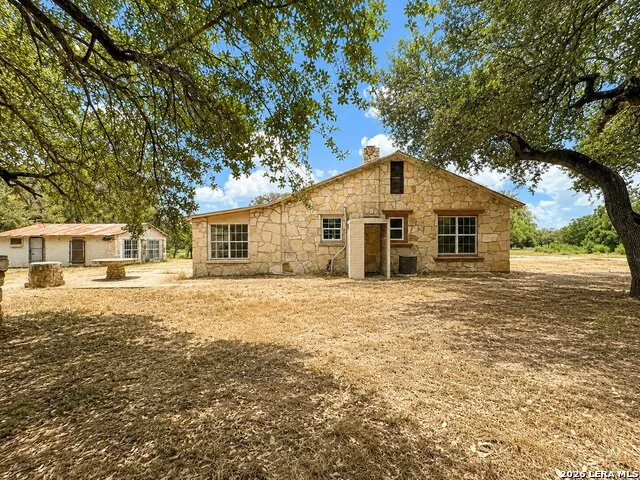 6908 Poss Leon Valley, TX 78238