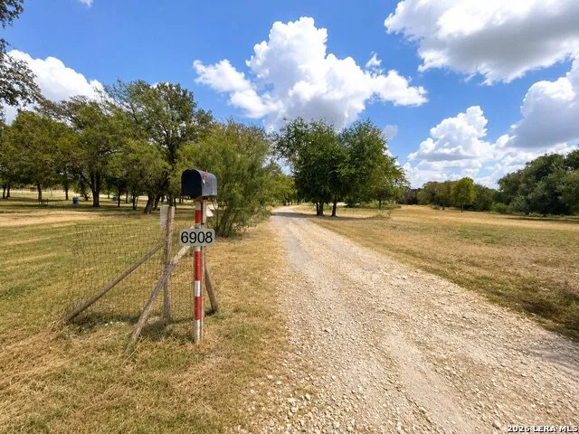 6908 Poss Leon Valley, TX 78238